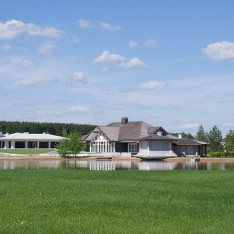 Панорама малого озера, поселок Онегино